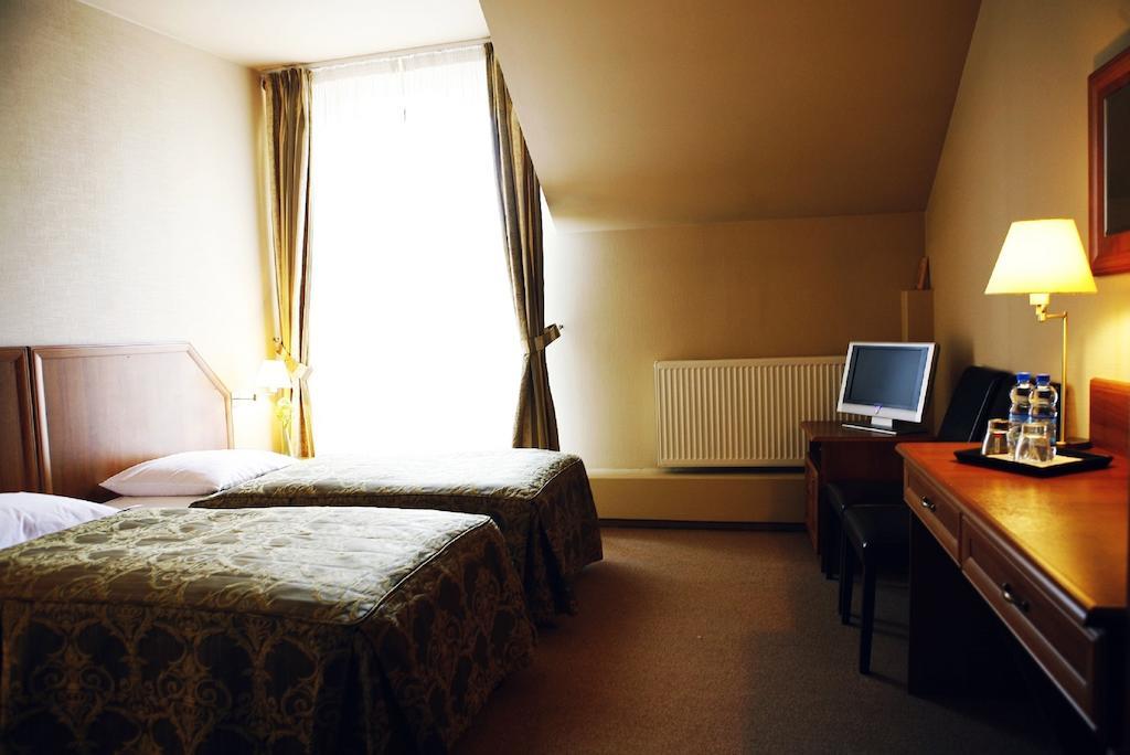 Hotel Zorza Namysłów Esterno foto